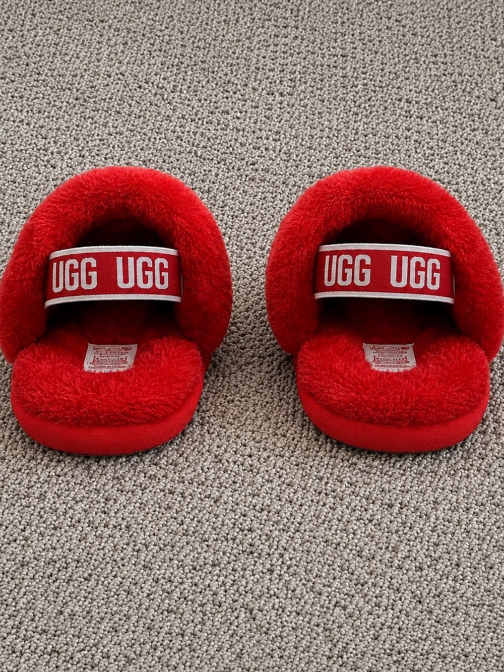 UGG Fluff Yeah Slide Kids XS 4/5 Red Fuzzy Plush Slippers Sandals